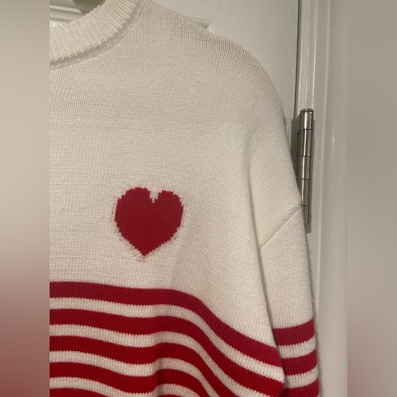 NWT Willow & Wind Size L Red Ivory Stripe Heart Knit Crew Neck Pullover Sweater - Picture 3 of 11